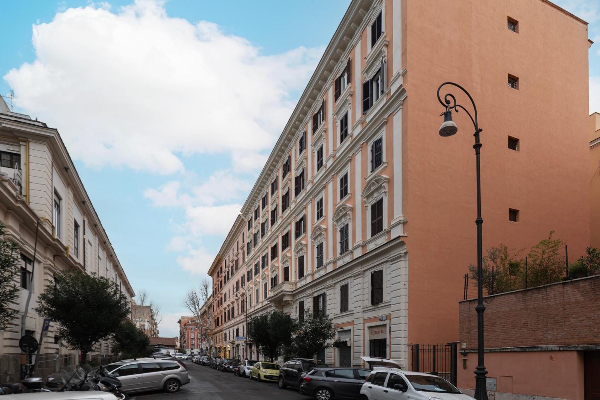 Terme Di Traiano Apartment - 10 Min Dal Colosseo Róma Kültér fotó