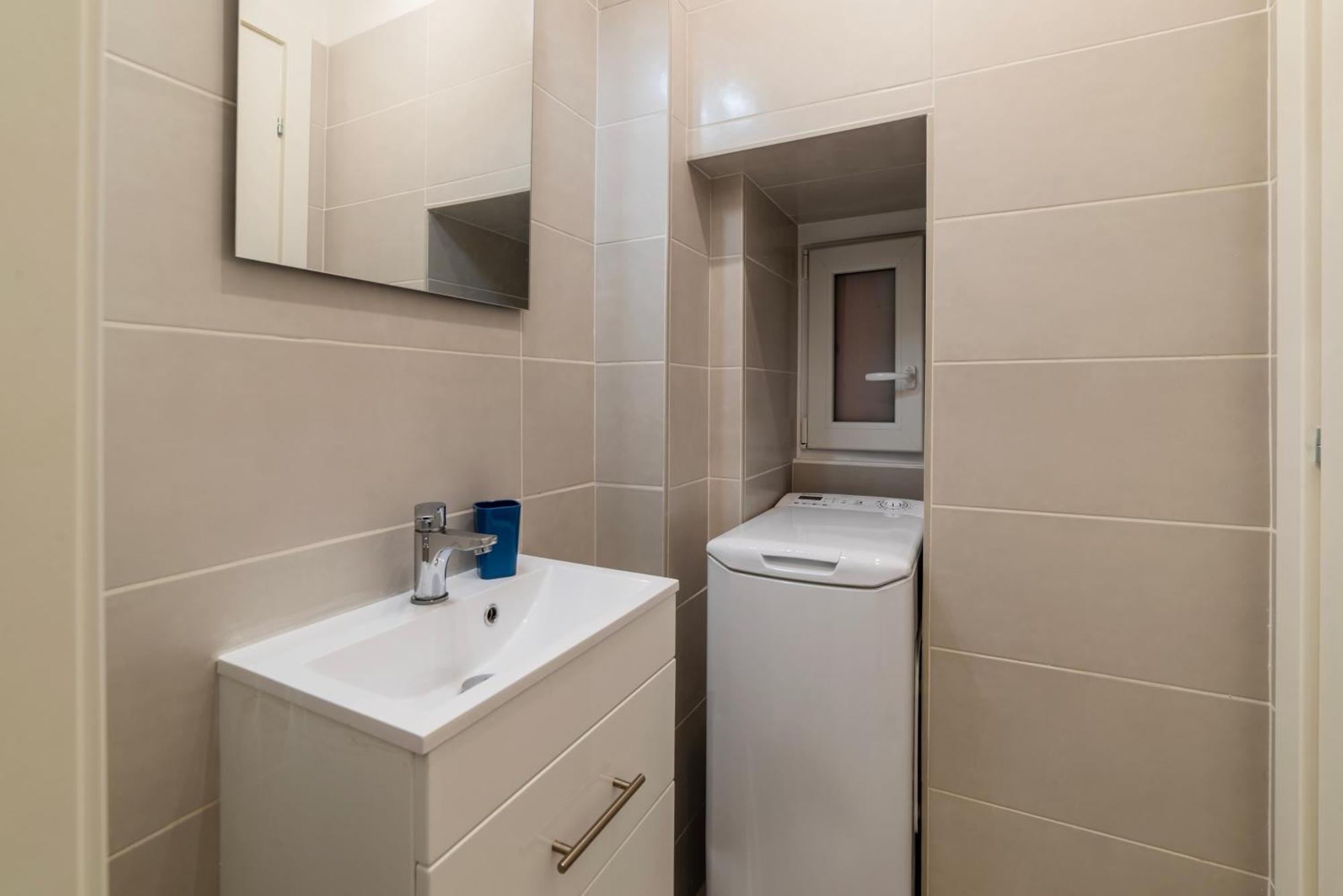 Terme Di Traiano Apartment - 10 Min Dal Colosseo Róma Kültér fotó